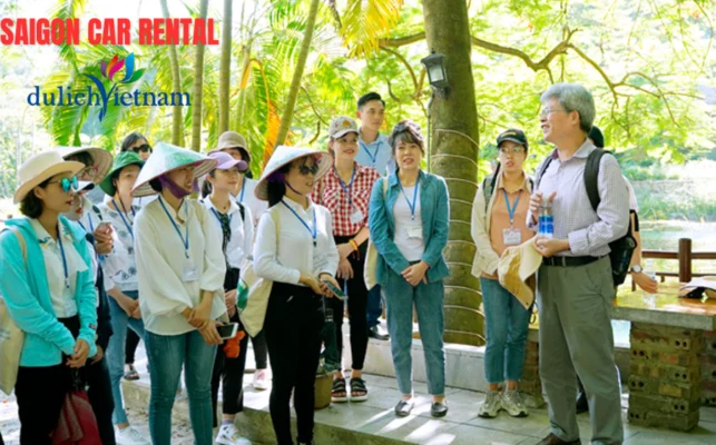 Saigoncarrental.com Tai TP.HCM Co Huong Dan Vien Du Lich Khong Gia Bao Nhieu